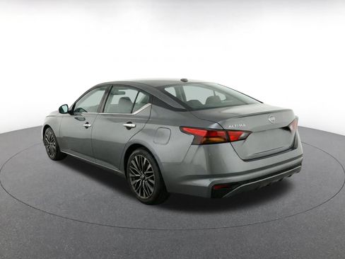 Used 2025 Nissan Altima 2.5 SV FWD image 7