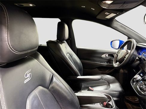 Used 2019 Chrysler Pacifica Touring-L Plus w/ S Appearance Package image 31