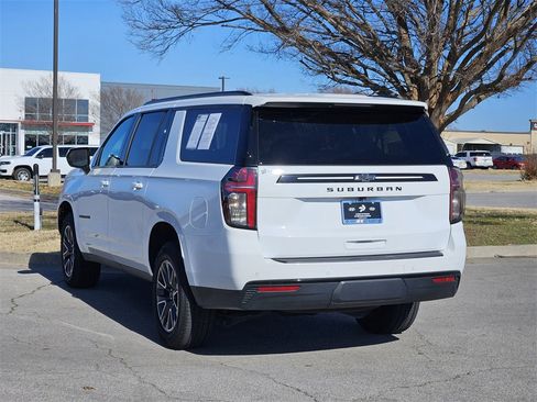 Used 2023 Chevrolet Suburban Z71 image 3