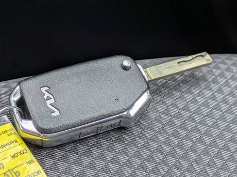 Used 2024 Kia Soul LX w/ Option Group 015 FWD image 31