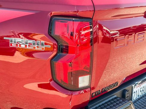 Certified 2023 Chevrolet Colorado Trail Boss w/ Advanced Trailering Package AWD/4WD image 8