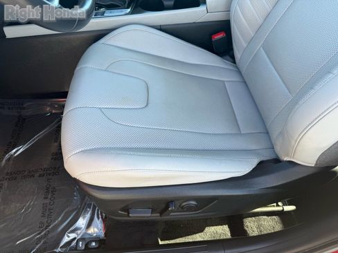 Used 2024 Hyundai Elantra Limited image 13