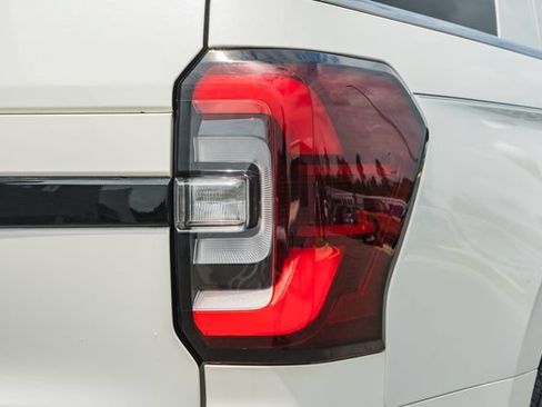 Used 2024 Ford Expedition Limited AWD/4WD image 8