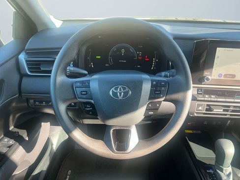 Used 2025 Toyota Camry LE image 12