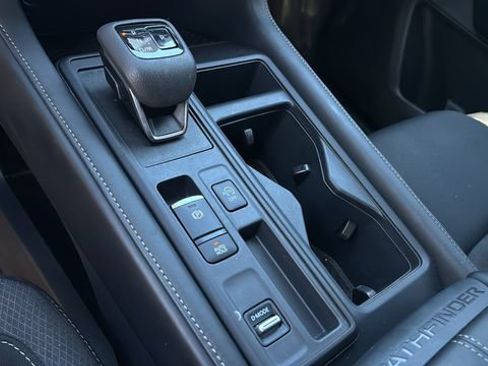 Used 2025 Nissan Pathfinder S FWD image 28