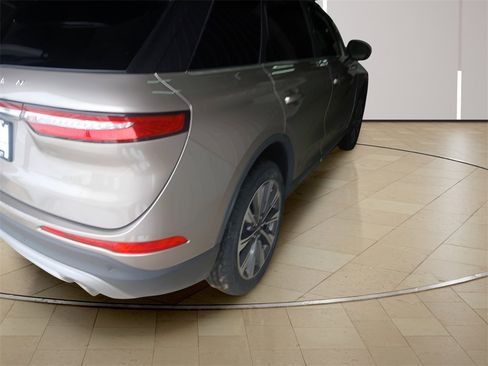 Used 2021 Lincoln Corsair Reserve image 6