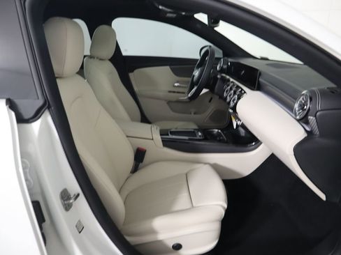 Used 2025 Mercedes-Benz CLA 250 image 21