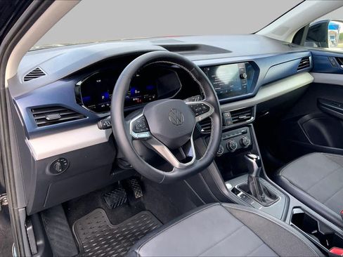 Used 2022 Volkswagen Taos SE w/ Panoramic Sunroof Package FWD image 18