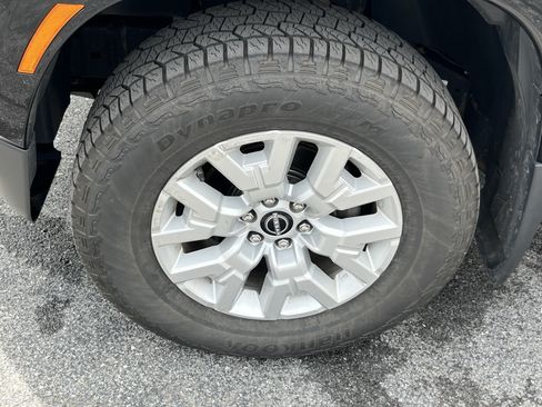 Used 2022 Nissan Frontier SV AWD/4WD image 13