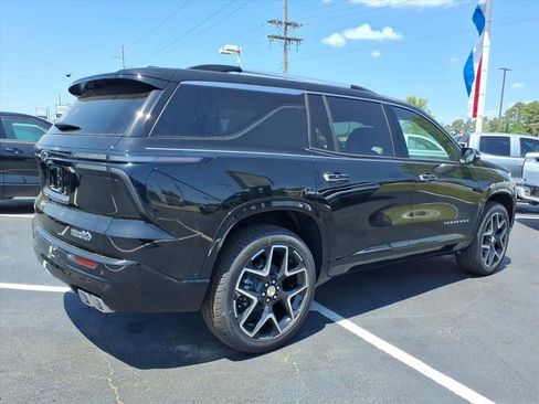 New 2026 Chevrolet Traverse High Country FWD image 3
