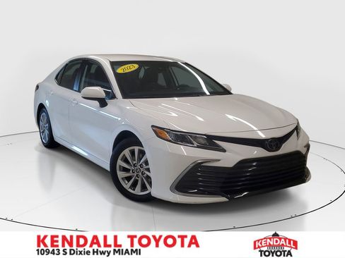 Certified 2023 Toyota Camry LE image 1