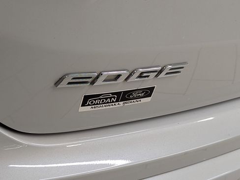 Used 2020 Ford Edge ST image 32