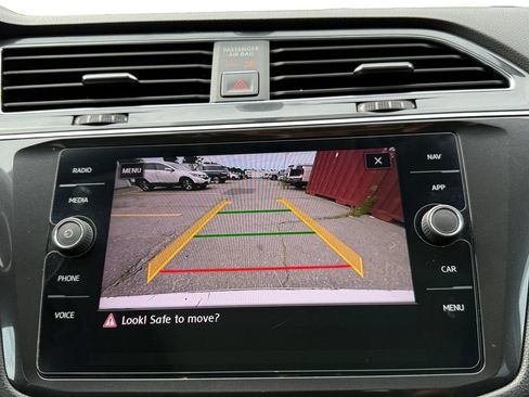 Used 2018 Volkswagen Tiguan SEL AWD/4WD image 15