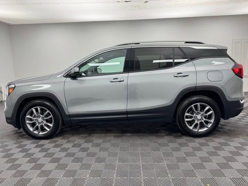 Used 2024 GMC Terrain SLT image 12