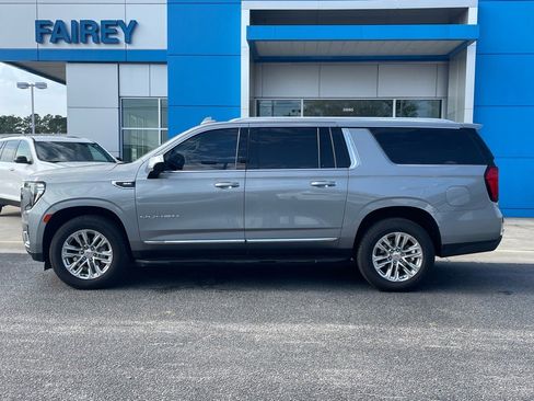 Used 2023 GMC Yukon XL SLT image 2
