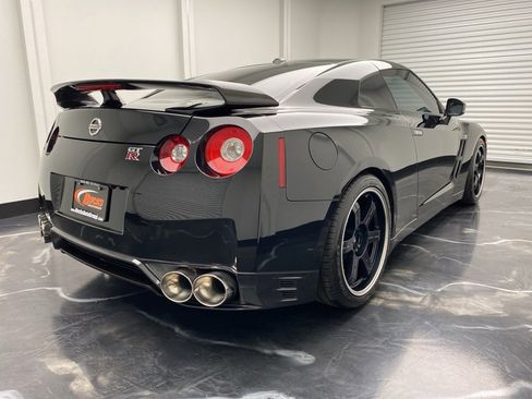 Used 2013 Nissan GT-R Black Edition image 3