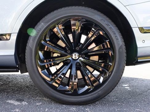 Used 2023 Bentley Bentayga AWD/4WD image 87