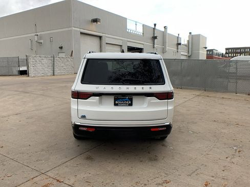 Used 2025 Jeep Wagoneer 4WD image 4