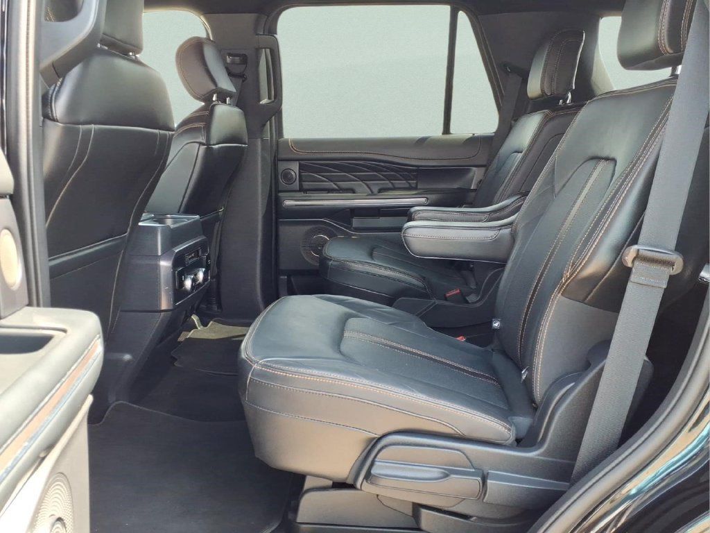 Used 2023 Ford Expedition Platinum RWD image 16