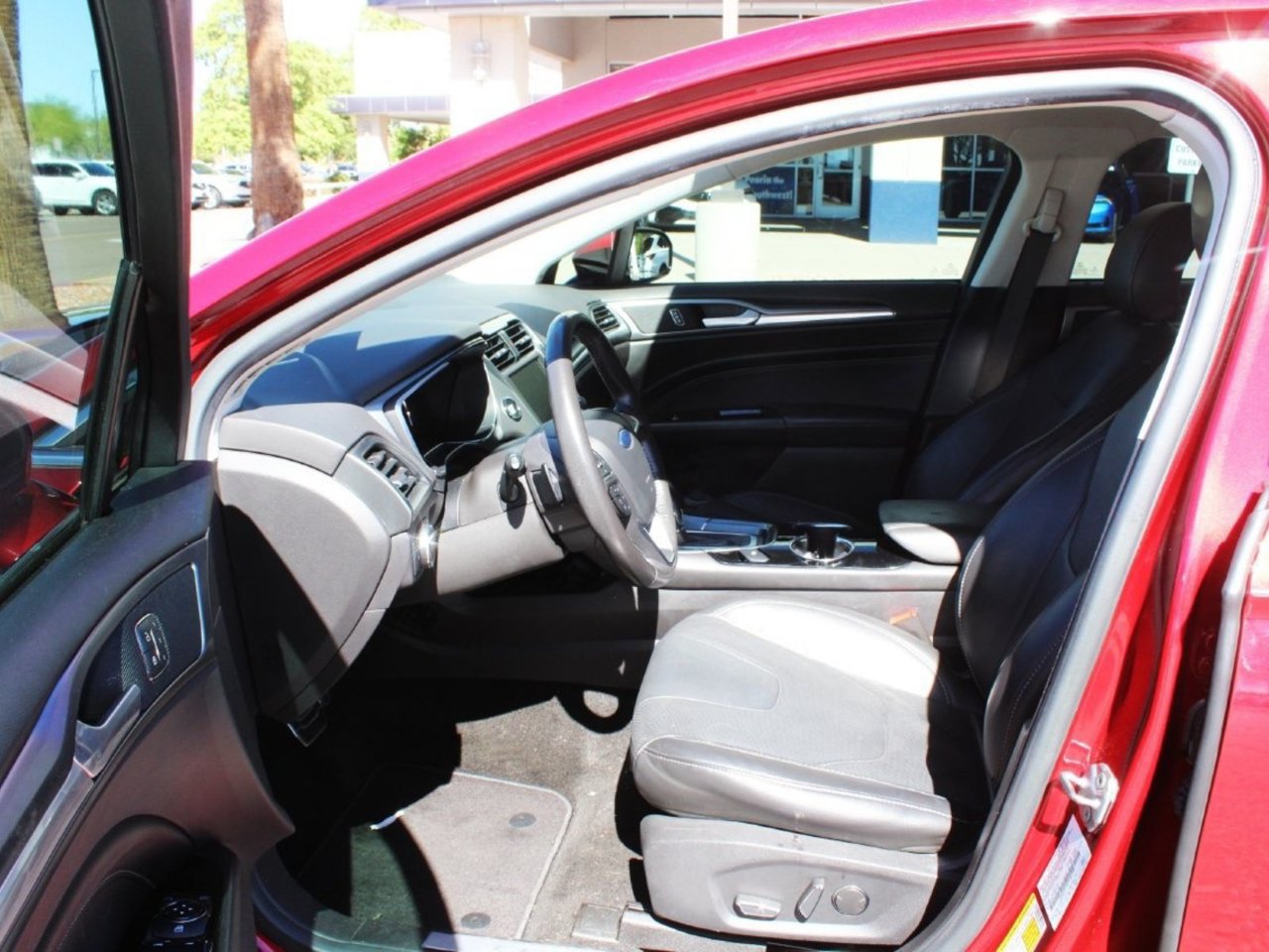 Used 2015 Ford Fusion Titanium FWD image 11