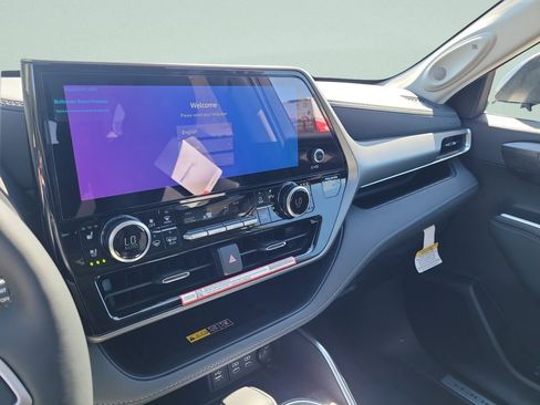 New 2026 Toyota Highlander Limited image 22
