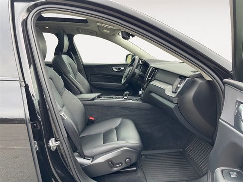 Used 2024 Volvo XC60 B5 Core image 15