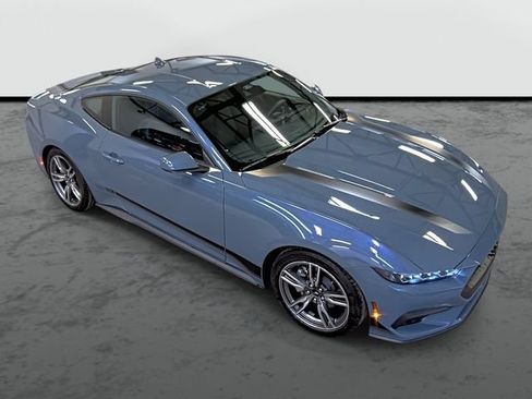Used 2025 Ford Mustang Coupe w/ Wheel & Stripe Package RWD image 5