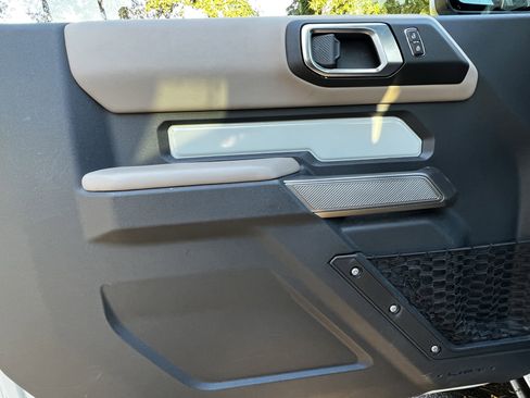 Used 2023 Ford Bronco Wildtrak image 13