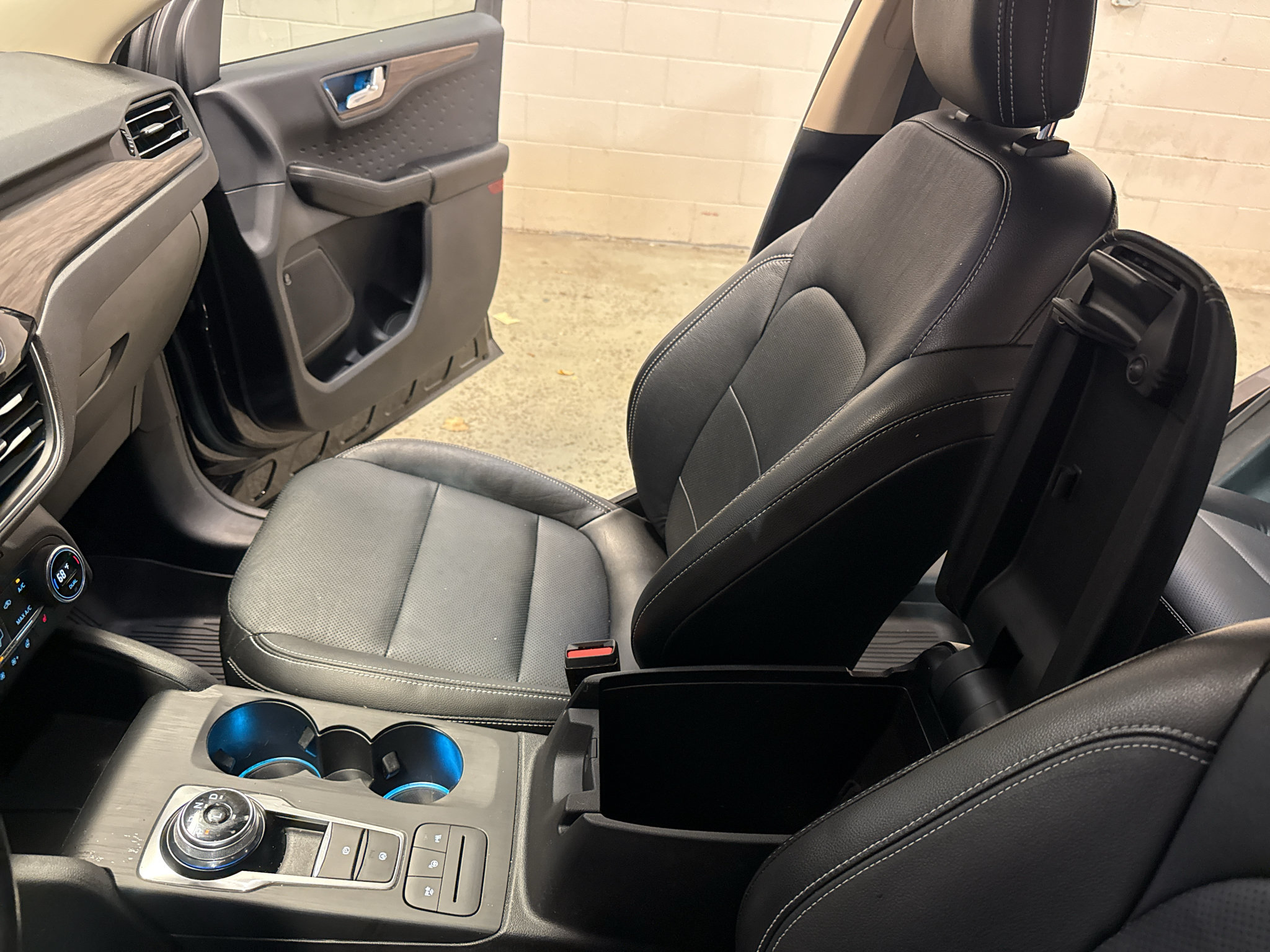 Used 2020 Ford Escape Titanium AWD/4WD image 23