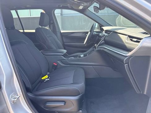 Used 2025 Jeep Grand Cherokee Laredo X w/ Luxury Tech Group I RWD image 10