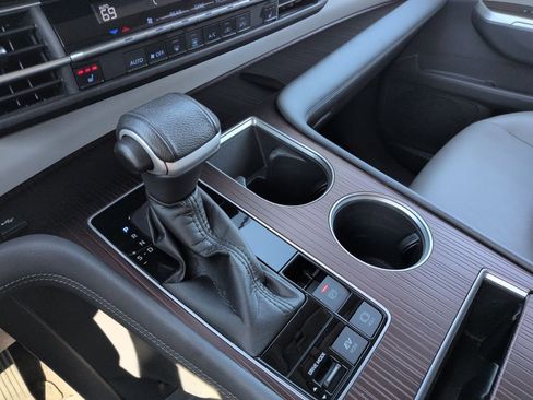 Used 2021 Toyota Sienna XLE image 24