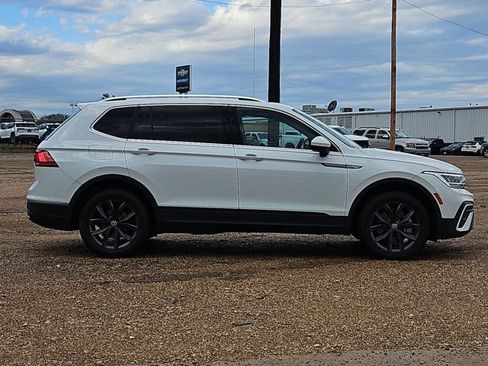Used 2022 Volkswagen Tiguan SE image 4
