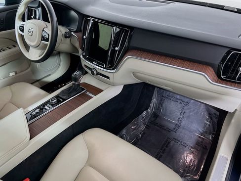 Used 2021 Volvo V60 T5 Momentum w/ Climate Package image 26