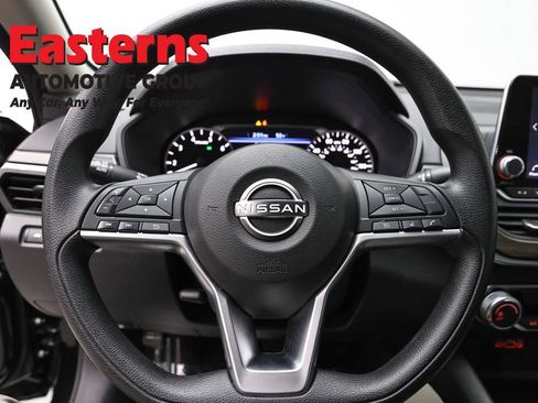 Used 2024 Nissan Altima 2.5 SV FWD image 10