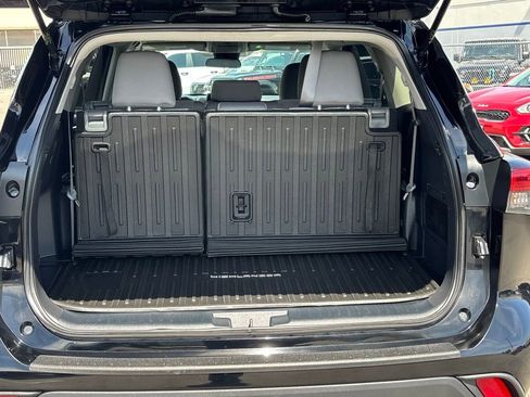Used 2023 Toyota Highlander L FWD image 26