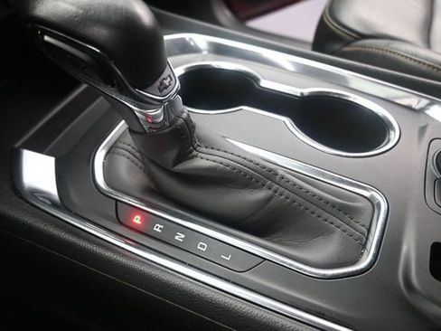 Used 2021 Chevrolet Traverse LT FWD image 14