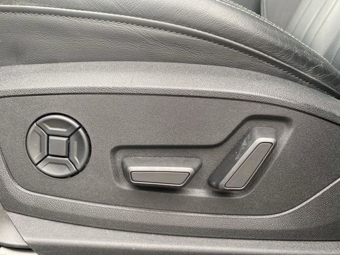 Used 2021 Audi e-tron Premium w/ Convenience Plus Package image 11