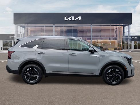 Certified 2024 Kia Sorento S AWD/4WD image 3