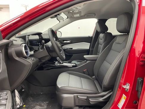 New 2026 Chevrolet Trax LT w/ Driver Confidence Package FWD image 8