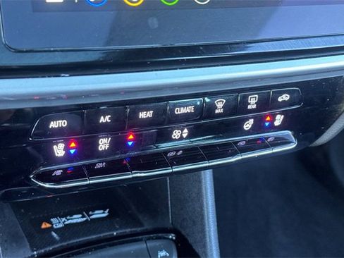 Used 2022 Chevrolet Bolt EUV Premier w/ Sun & Sound Package image 28