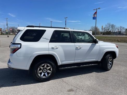 Used 2024 Toyota 4Runner TRD Off-Road Premium image 12