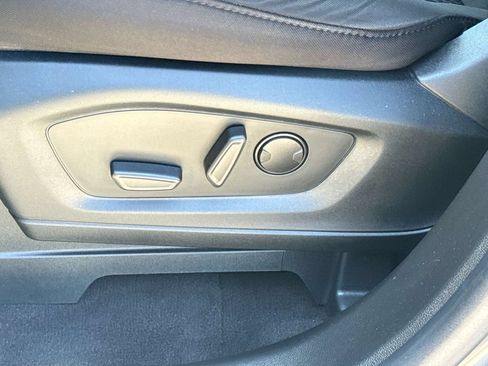 Used 2023 Ford Explorer XLT RWD image 28