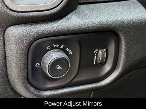 Used 2024 RAM 2500 Tradesman w/ Chrome Appearance Group image 17