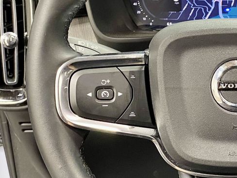 Used 2026 Volvo XC40 B5 Plus AWD/4WD image 21