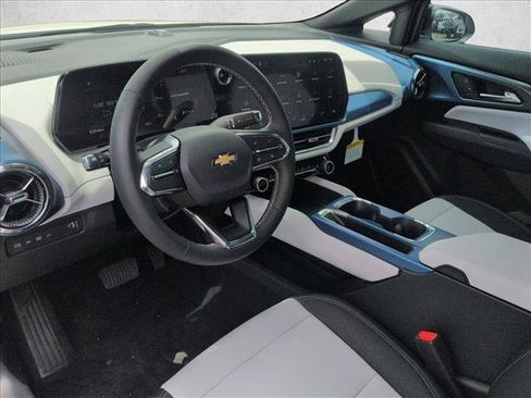 Used 2026 Chevrolet Equinox EV LT FWD image 14