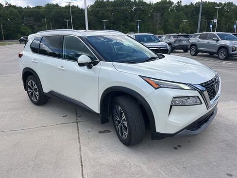 Used 2021 Nissan Rogue SV w/ Premium Package image 10