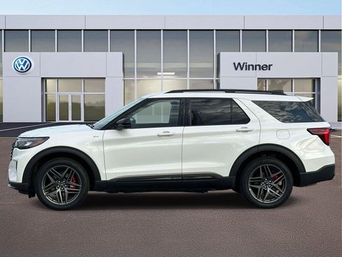 Used 2025 Ford Explorer ST-Line w/ ST-Line Street Pack AWD/4WD image 2