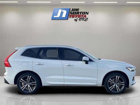 Used 2019 Volvo XC60 T5 Momentum w/ Premium Package image 4