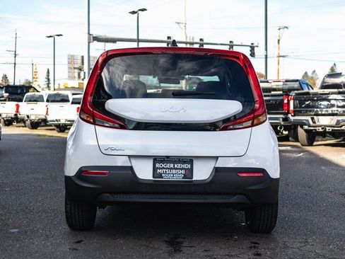 Used 2022 Kia Soul LX image 9