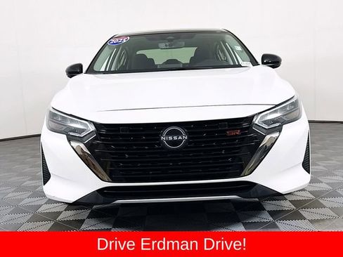 Used 2025 Nissan Sentra SR FWD image 2